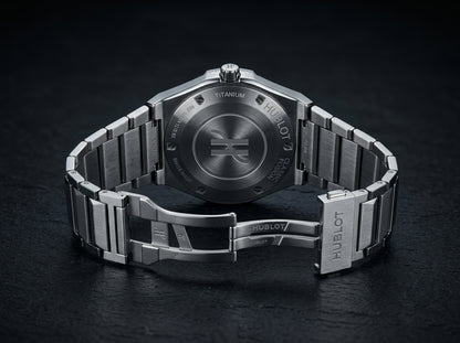 Sculpted Stainless Steel Luxury Watch